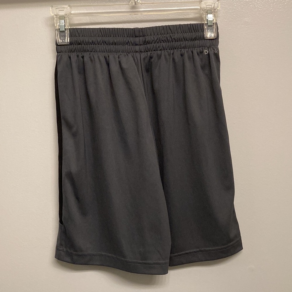 2 pair of Boys Tek Gear shorts - Picture 7 of 8